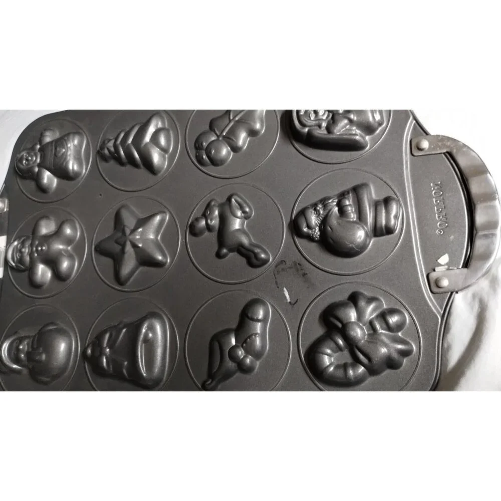Nopro Non-Stick Holiday Bakeware‎ Pan With 12 Christmas Shapes Mold